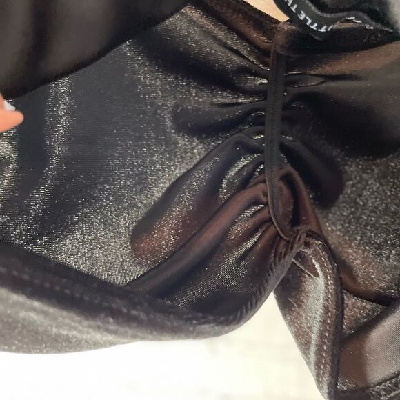 Pretty Little Thing Black Ruched Cross Back Velvet Crop Top - Picture 9 of 11